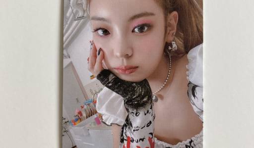 ITZY 1ST ALBUM 'CRAZY IN LOVE' ALBUM PHOTOCARD - LIA (V1)